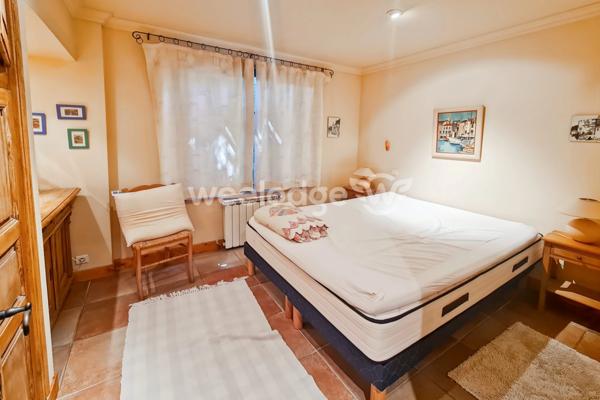 Maison à vendre 12 pièces de 240,86 m² à Allemagne-en-Provence