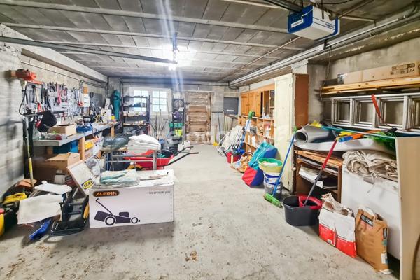 Maison à vendre 12 pièces de 240,86 m² à Allemagne-en-Provence