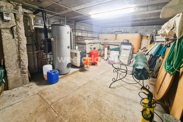 Maison à vendre 12 pièces de 240,86 m² à Allemagne-en-Provence