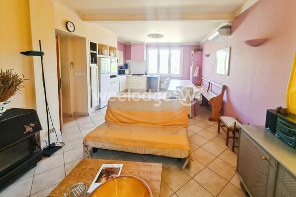 Maison à vendre 12 pièces de 240,86 m² à Allemagne-en-Provence