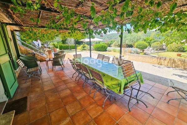 Maison à vendre 12 pièces de 240,86 m² à Allemagne-en-Provence