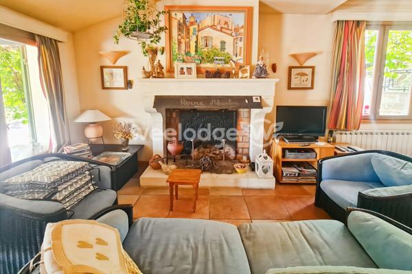 Maison à vendre 12 pièces de 240,86 m² à Allemagne-en-Provence