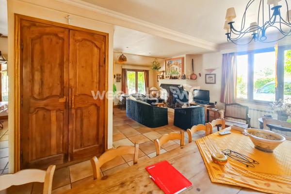 Maison à vendre 12 pièces de 240,86 m² à Allemagne-en-Provence