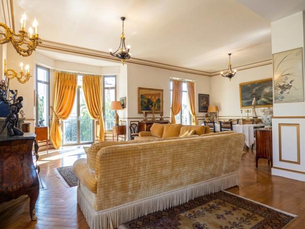 Cannes (06400) EXCLUSIVITÉ – APPARTEMENT BELLE ÉPOQUE AVEC TERRASSE 5 pièces – Étage entier – Quartier Saint Nicolas – Cannes