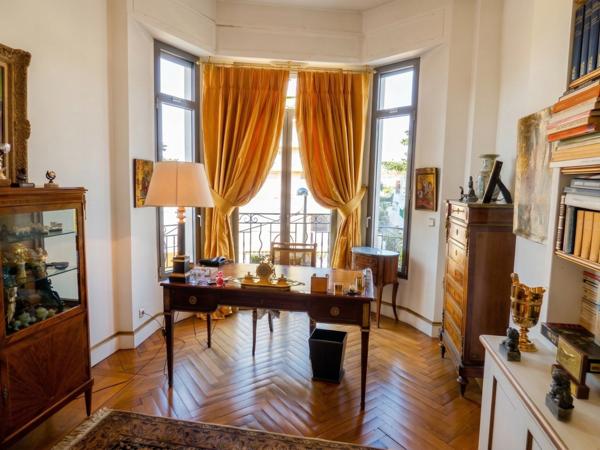 Cannes (06400) EXCLUSIVITÉ – APPARTEMENT BELLE ÉPOQUE AVEC TERRASSE 5 pièces – Étage entier – Quartier Saint Nicolas – Cannes