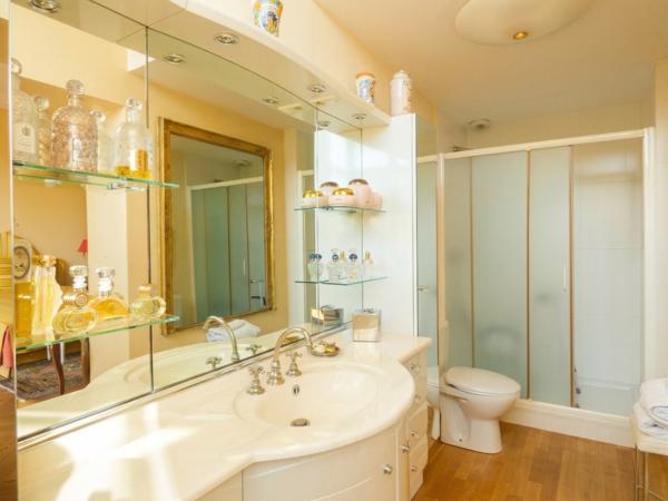 Cannes (06400) EXCLUSIVITÉ – APPARTEMENT BELLE ÉPOQUE AVEC TERRASSE 5 pièces – Étage entier – Quartier Saint Nicolas – Cannes