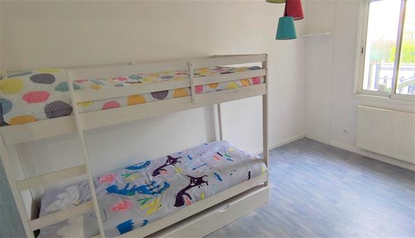 MAISON PLAIN PIED 2 CHAMBRES + UN BUREAU + COMBLE AMENAGEE