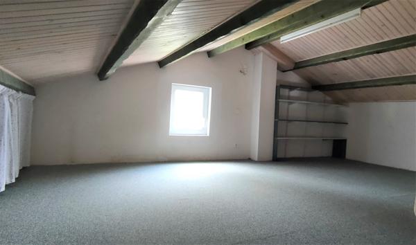 MAISON PLAIN PIED 2 CHAMBRES + UN BUREAU + COMBLE AMENAGEE