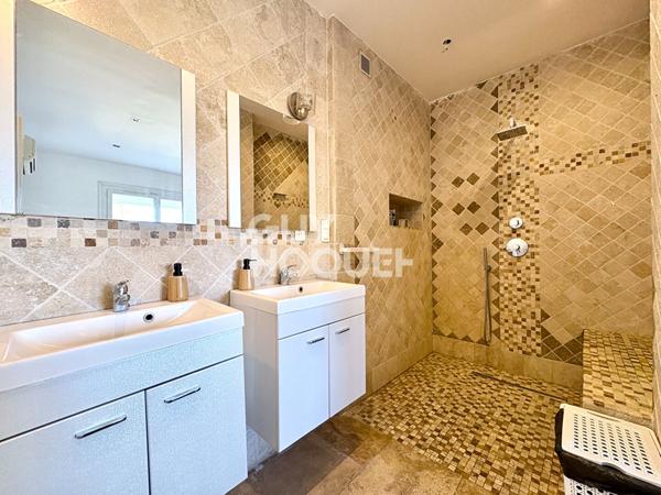 Spacieuse maison avec piscine