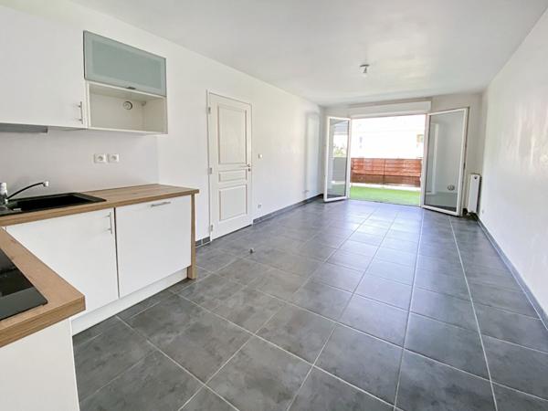 A louer T2 meublé avec terrasse 13011 MARSEILLE