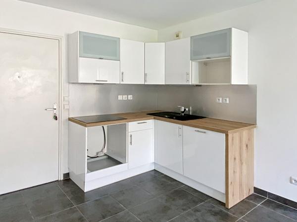 A louer T2 meublé avec terrasse 13011 MARSEILLE