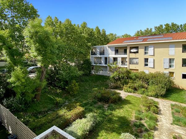 A louer T2 meublé avec terrasse 13011 MARSEILLE