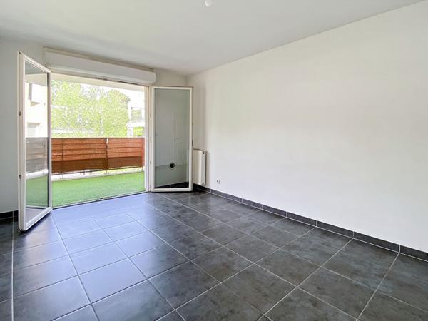 A louer T2 meublé avec terrasse 13011 MARSEILLE