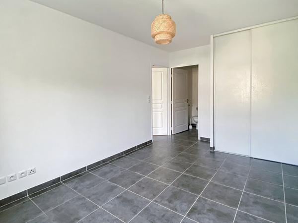 A louer T2 meublé avec terrasse 13011 MARSEILLE