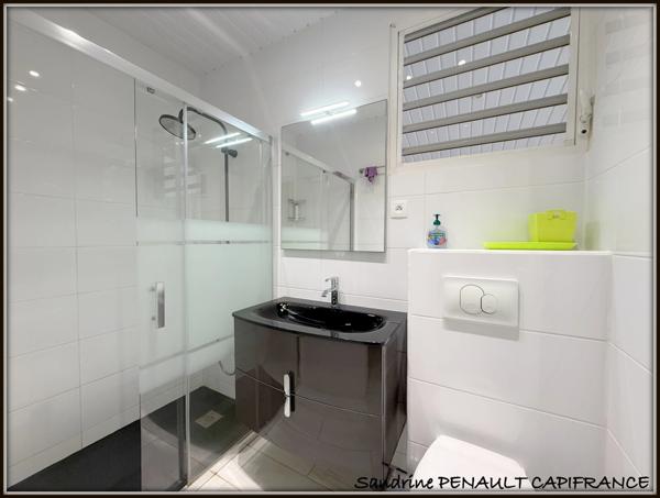 A VENDRE A KOUROU (GUYANE FRANCAISE 97310) UNE MAGNIFIQUE MAISON T4 de 116 m² - SUPERFICIE DU TERRAIN 475 m² AU PRIX DE 350 000 €.