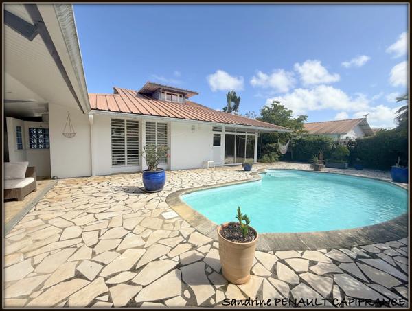 A VENDRE A KOUROU (GUYANE FRANCAISE 97310) UNE MAGNIFIQUE MAISON T4 de 116 m² - SUPERFICIE DU TERRAIN 475 m² AU PRIX DE 350 000 €.