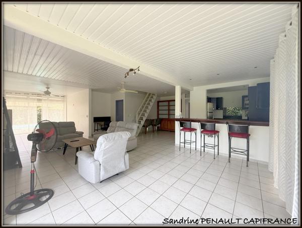 A VENDRE A KOUROU (GUYANE FRANCAISE 97310) UNE MAGNIFIQUE MAISON T4 de 116 m² - SUPERFICIE DU TERRAIN 475 m² AU PRIX DE 350 000 €.