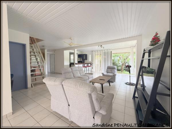 A VENDRE A KOUROU (GUYANE FRANCAISE 97310) UNE MAGNIFIQUE MAISON T4 de 116 m² - SUPERFICIE DU TERRAIN 475 m² AU PRIX DE 350 000 €.