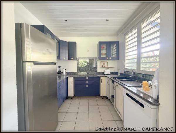 A VENDRE A KOUROU (GUYANE FRANCAISE 97310) UNE MAGNIFIQUE MAISON T4 de 116 m² - SUPERFICIE DU TERRAIN 475 m² AU PRIX DE 350 000 €.