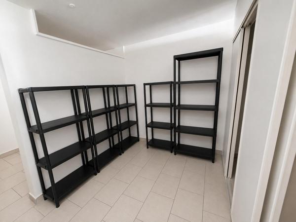 Deux locaux commerciaux loués