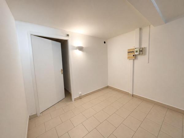 Deux locaux commerciaux loués