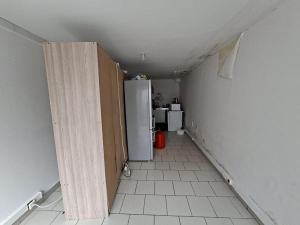 Deux locaux commerciaux loués