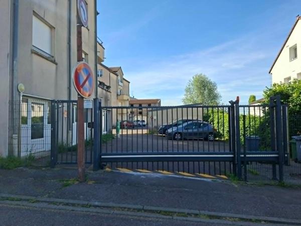 Deux locaux commerciaux loués
