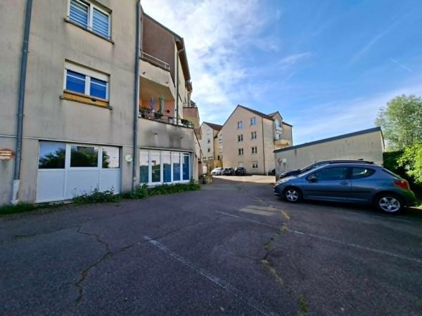 Deux locaux commerciaux loués