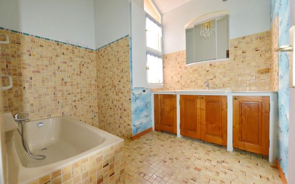 Maison à vendre    4 pièces •  Grasse