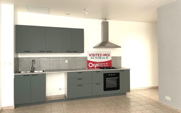 Appartement à vendre    3 pièces •  Vallon-Pont-d'Arc