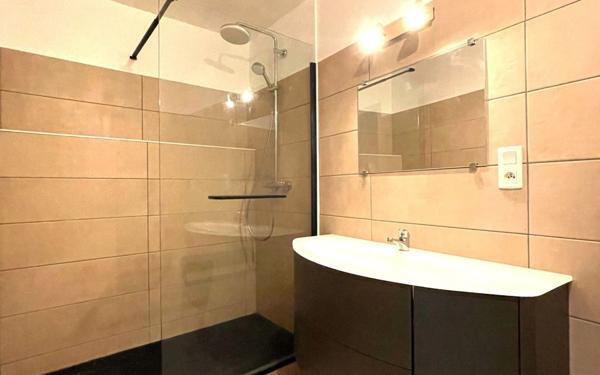 Appartement à vendre    3 pièces •  Vallon-Pont-d'Arc