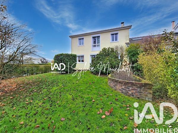 Maison à vendre 6 pièces 140 m² Le Mesnil-Saint-Denis