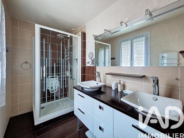 Maison à vendre 6 pièces 140 m² Le Mesnil-Saint-Denis