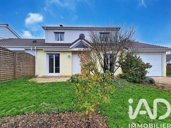 Maison à vendre 6 pièces 140 m² Le Mesnil-Saint-Denis