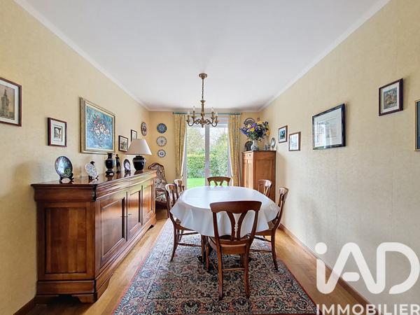 Maison à vendre 6 pièces 140 m² Le Mesnil-Saint-Denis