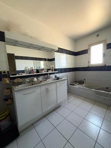 VILLA PLAIN PIED DANS UN ENVIRONNEMENT CALME