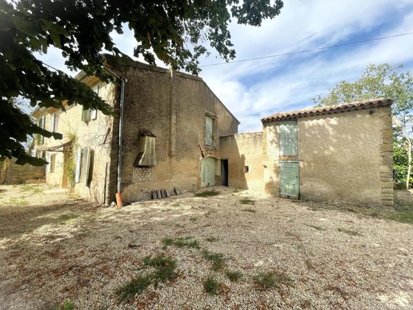 Pertuis, bastide provençale de 160m2 sur terrain de 5ha