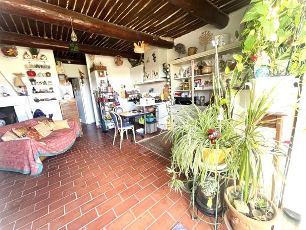 Pertuis, bastide provençale de 160m2 sur terrain de 5ha