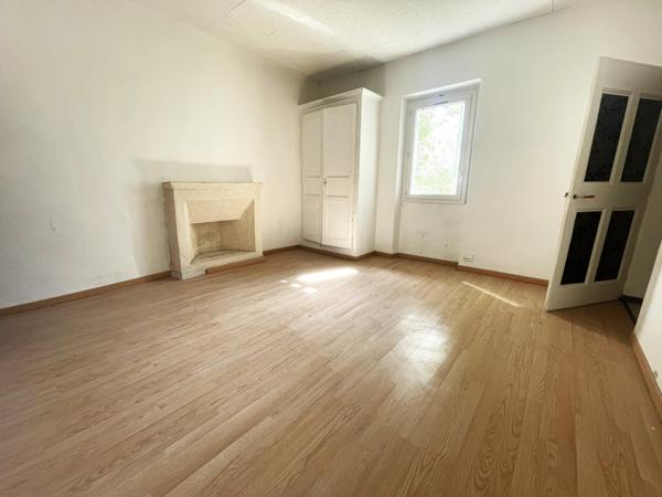 Pertuis, bastide provençale de 160m2 sur terrain de 5ha