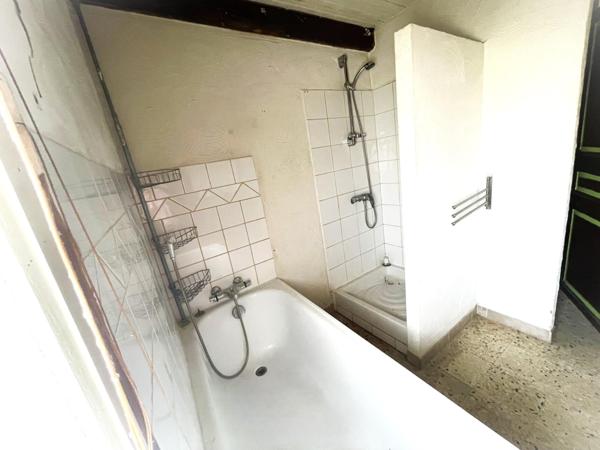 Pertuis, bastide provençale de 160m2 sur terrain de 5ha