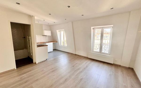 Appartement à vendre    3 pièces • 41,17 m2 Paris 17