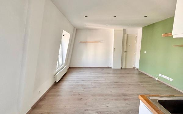 Appartement à vendre    3 pièces • 41,17 m2 Paris 17
