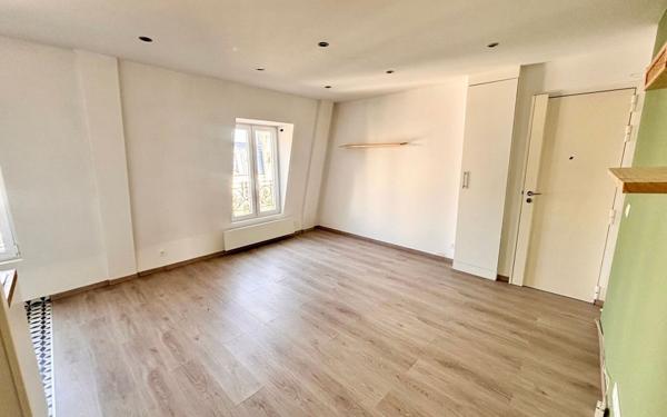 Appartement à vendre    3 pièces • 41,17 m2 Paris 17