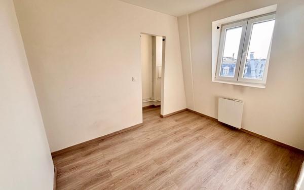 Appartement à vendre    3 pièces • 41,17 m2 Paris 17