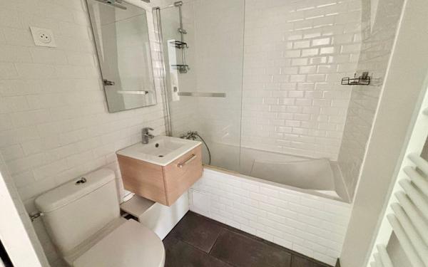 Appartement à vendre    3 pièces • 41,17 m2 Paris 17