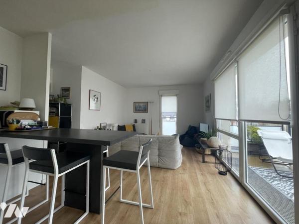 SÉNÉ – Appartement T3 avec balcon, parking et local vélo