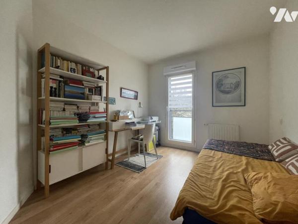 SÉNÉ – Appartement T3 avec balcon, parking et local vélo