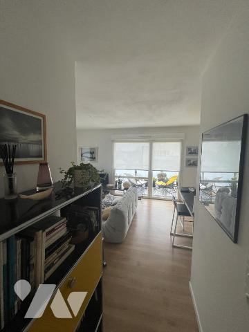 SÉNÉ – Appartement T3 avec balcon, parking et local vélo