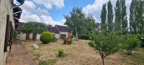 Maison ancienne avec dépendances et son parc arboré