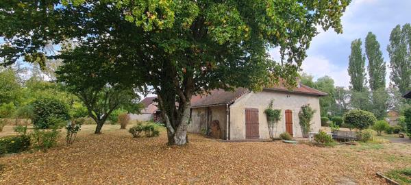 Maison ancienne avec dépendances et son parc arboré
